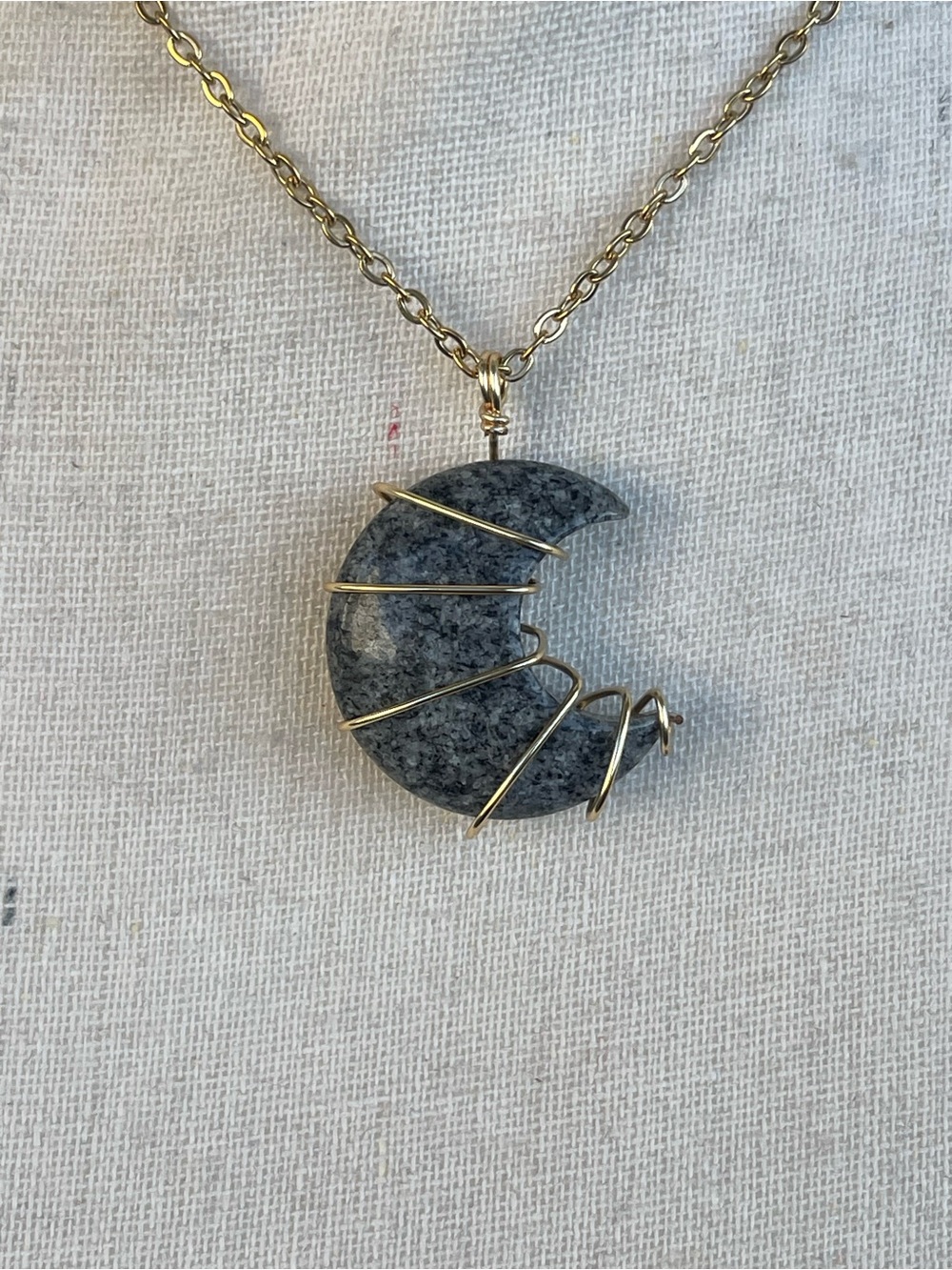 Diorite Crescent Moon Necklace Stainless Steel Gold Plated Chain Gray / Black